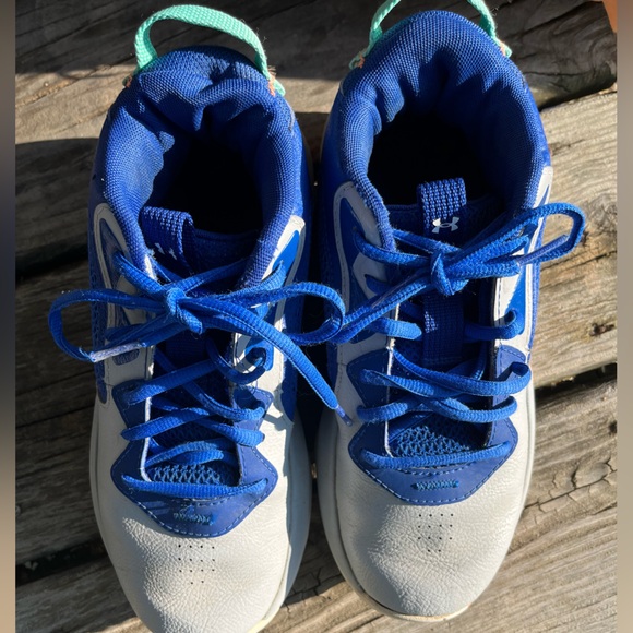 Under Armour Size 5 Youth Gym Shoes Colorful Blue Tennis Shoes Kids Sneakers - Picture 7 of 13
